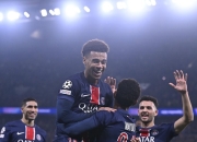 巴黎圣日耳曼主场大胜曼联，晋级欧冠八强